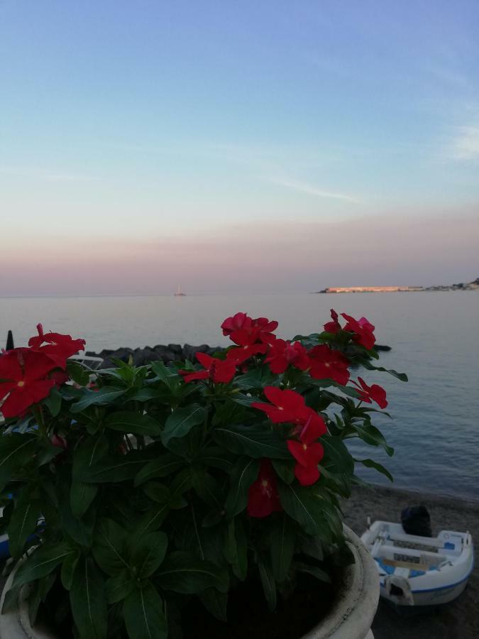Casa Vacanze Aloha Giardini Naxos Exteriör bild